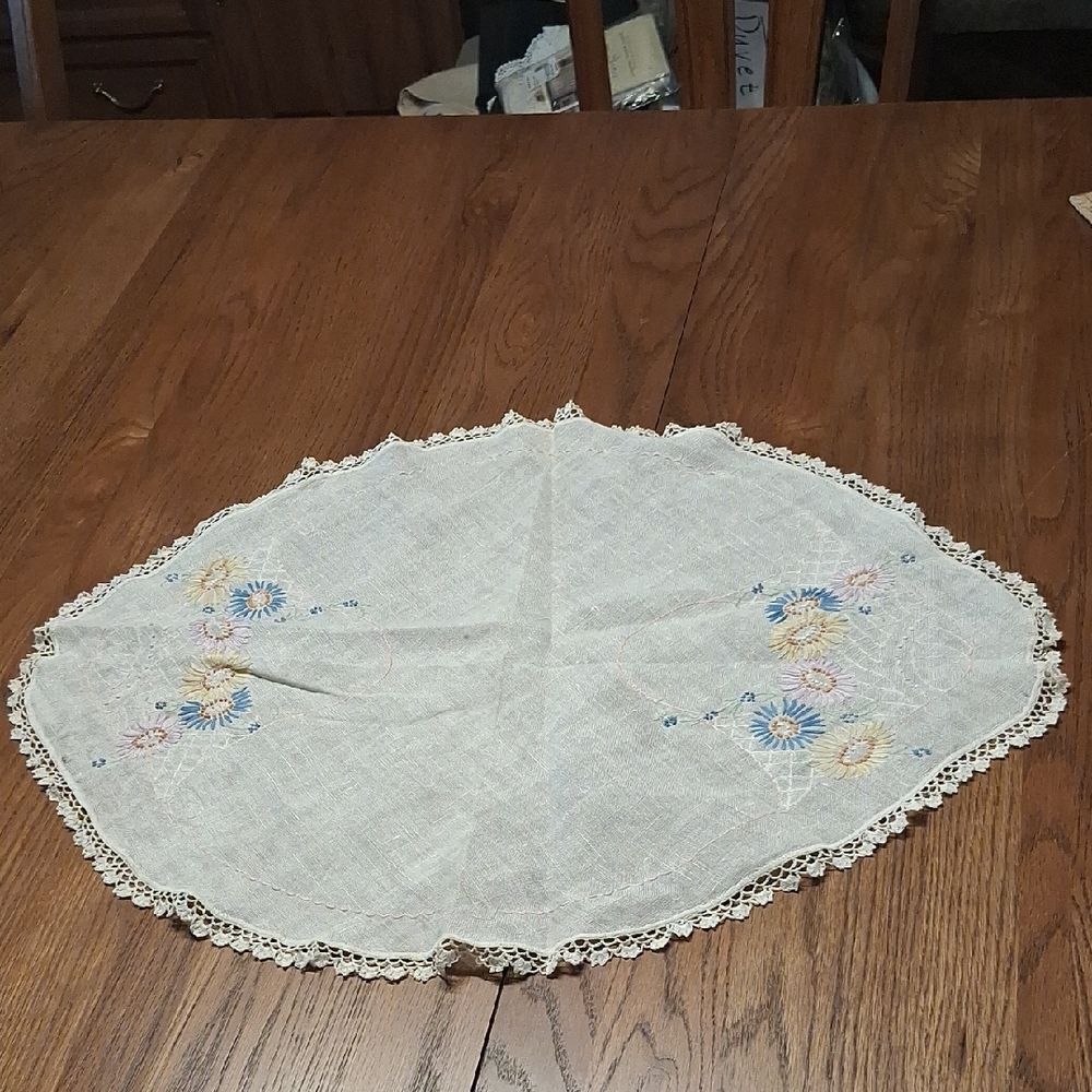 25.5" X 19"‎ Embroidered white linen crocheted Lace Trim center mat.